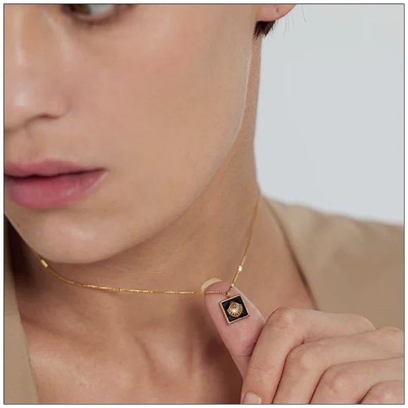 New 14K Gold Enamel Shell Necklace - Picture 3 of 3